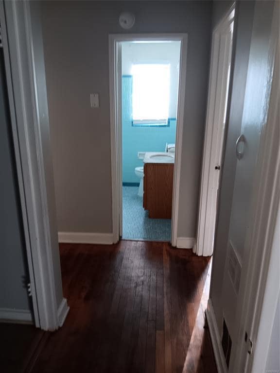 Building Photo - 2321 Woodlawn St