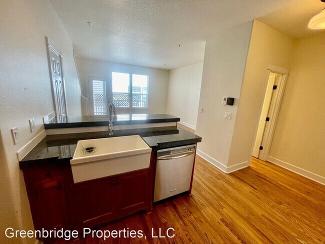 Building Photo - 2 br, 1.5 bath House - 2569 NW Thurman St.