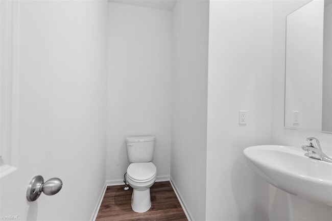 Building Photo - 3 br, 2.5 bath House - 10350 Morse Place