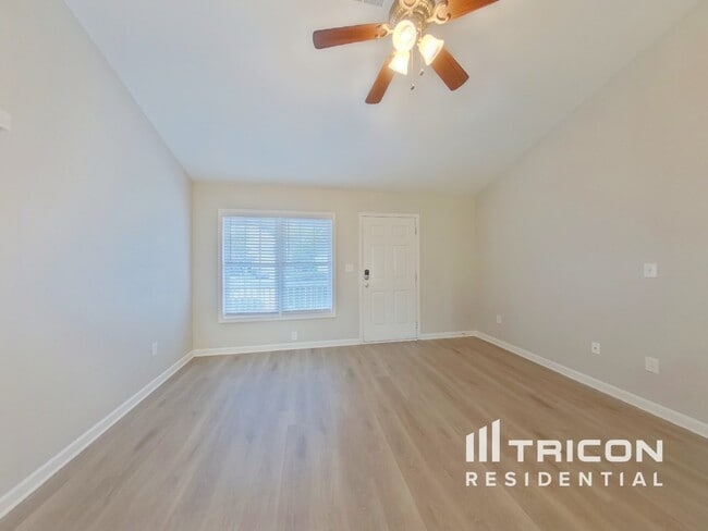 Foto del edificio - 1130 Waverly Pl Dr