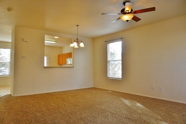 Building Photo - 7746 Sandy Springs Point