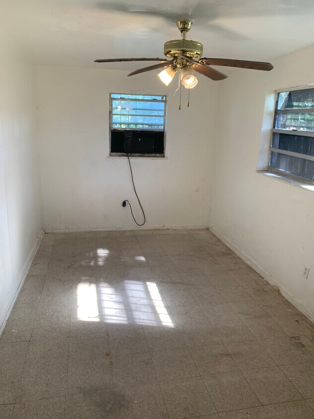 Foto del edificio - 1124 NW 112th Terrace
