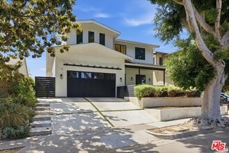 Building Photo - 11003 Ocean Dr