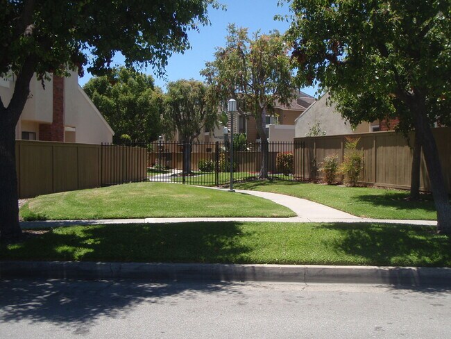 Building Photo - 617 Brookview Way