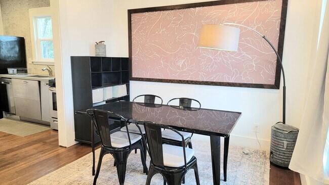 Foto del edificio - The Corbett Cottage, now available on mid ...