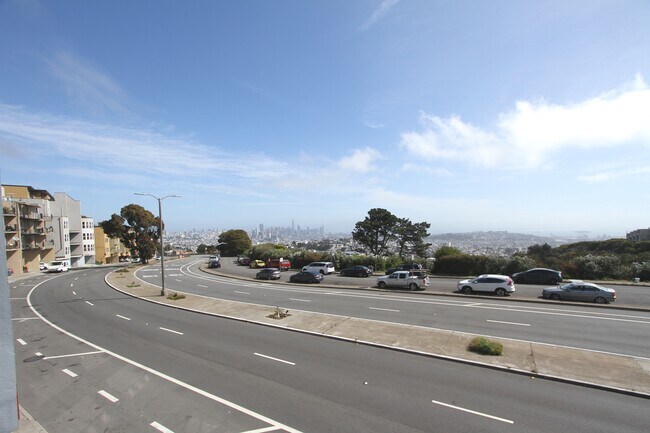 Building Photo - 184 Portola Dr