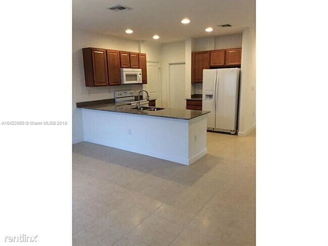 Foto del edificio - 4 br, 3 bath House - 460 NE 194th Ter