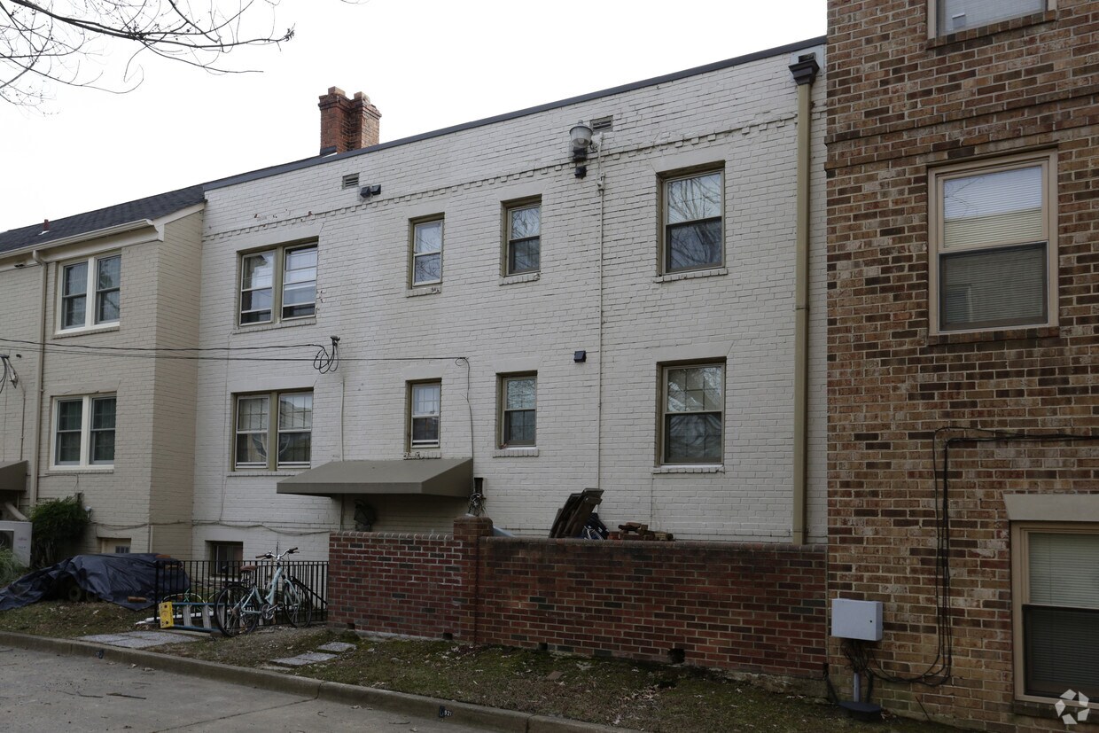 Building Photo - 919-921 Church St