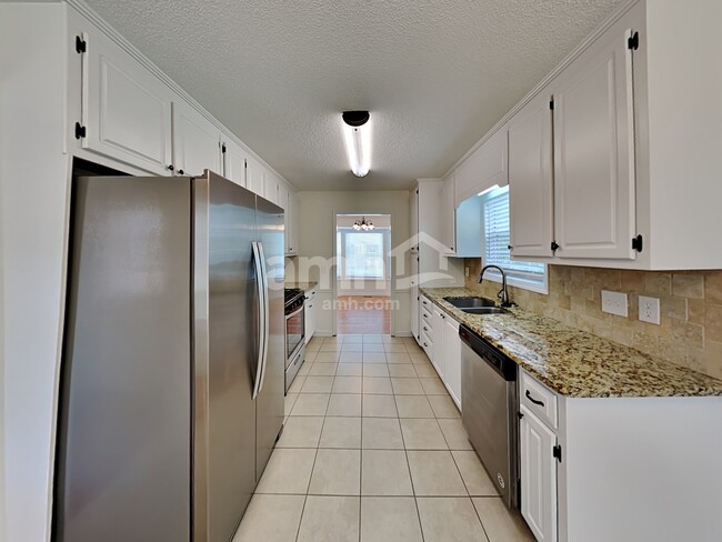 Building Photo - 502 Silver Maple Ln