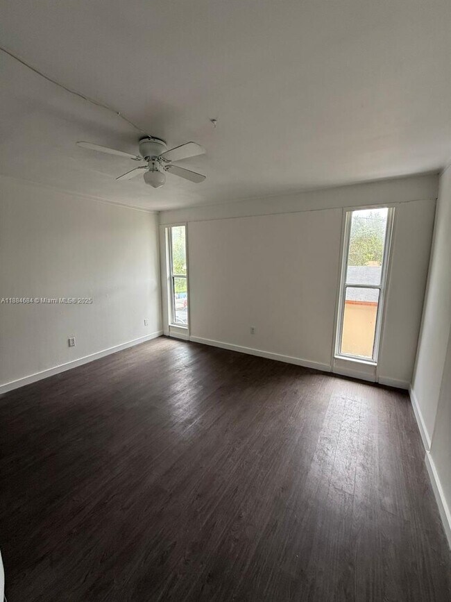 Foto del edificio - 14310 NE 5th Pl