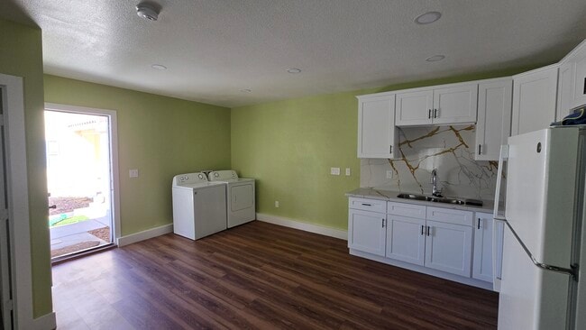 Building Photo - 7458 Tuckaway Harbor St