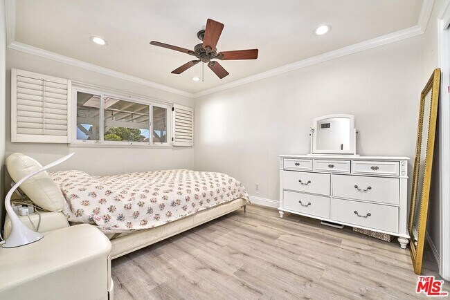 Foto del edificio - 16323 Summershade Dr