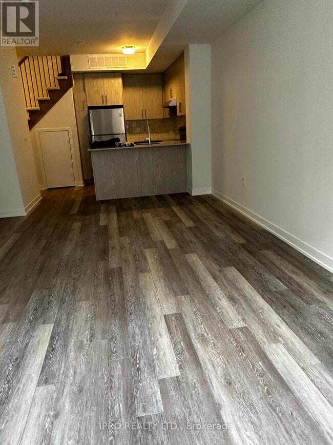 Photo du bâtiment - 3409-3409 Ridgeway Dr