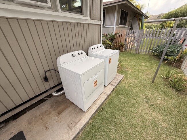 Building Photo - 707 Kihapai Plz