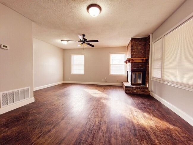 Foto del edificio - AUGUST PRE-LEASE - 3/2/2 In the Medical District