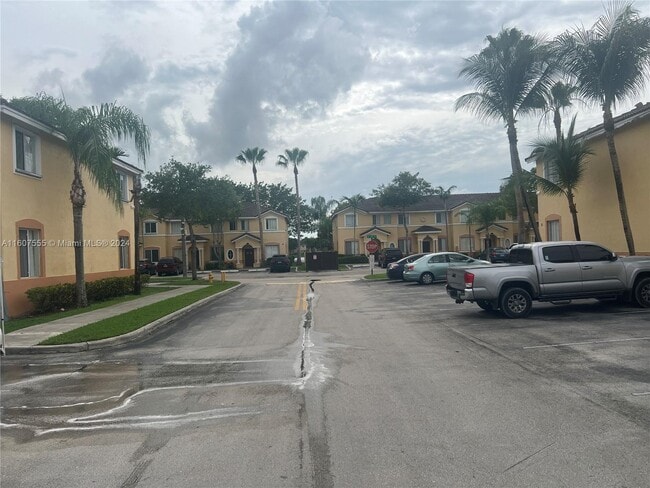 Building Photo - 1536 SE 25th St