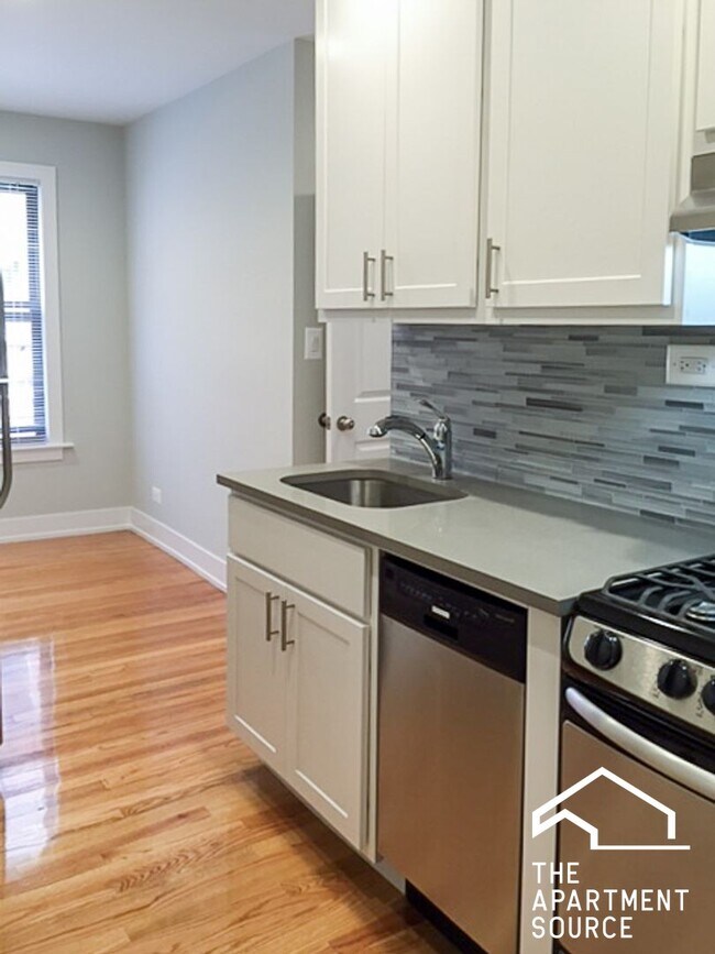 Building Photo - 516 W Cornelia Ave