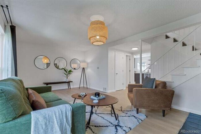 Foto del edificio - 9424 E Girard Ave