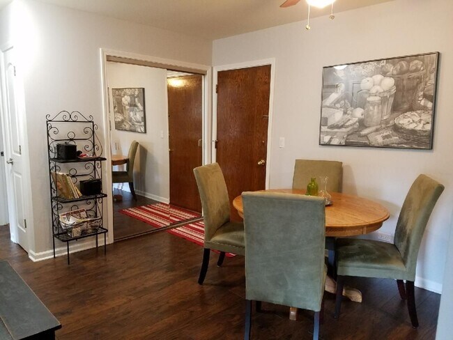 Building Photo - 550 E Main St