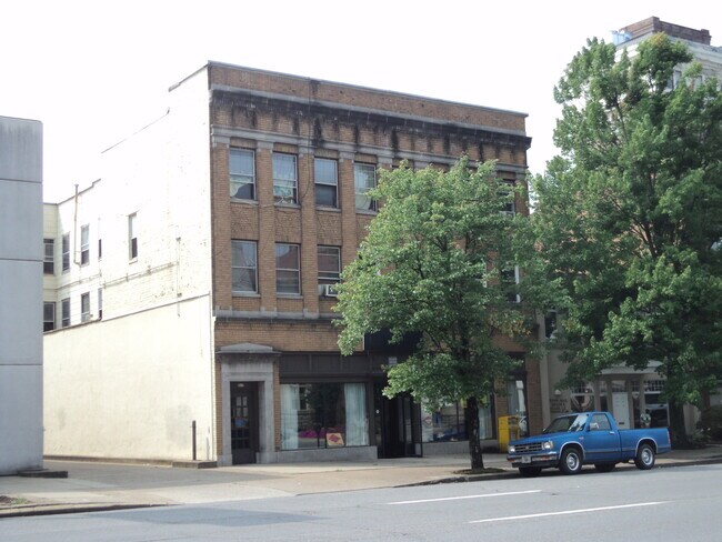 2nd floor unit 205 - 917 5th Ave