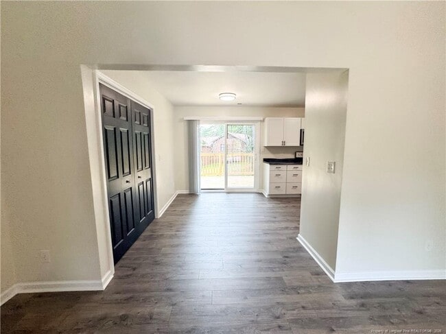 Building Photo - 533 Coronation Dr