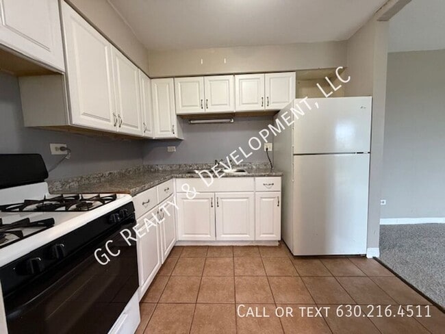 Building Photo - 808 College Blvd
