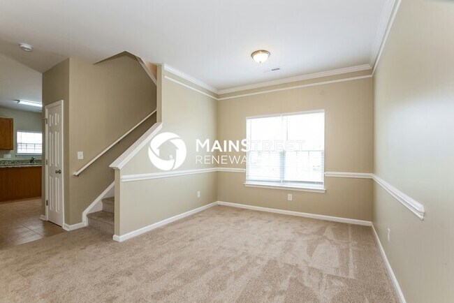 Building Photo - 4 Bedroom Pet-Friendly Home in Charlotte, NC with Main Street Renewal