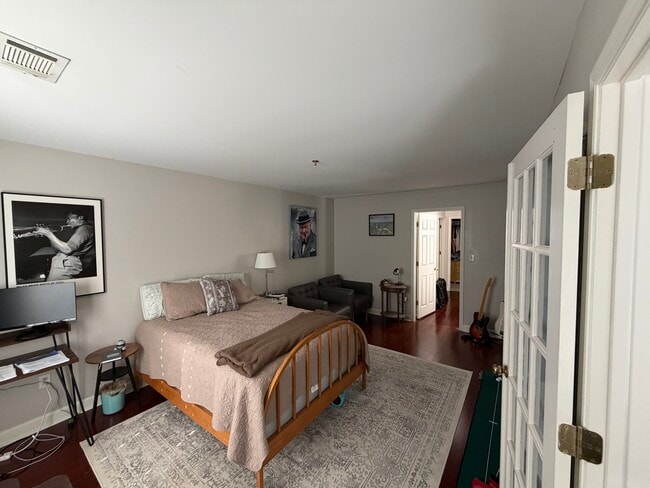 Primary Bedroom - 3201 Lenox Rd NE