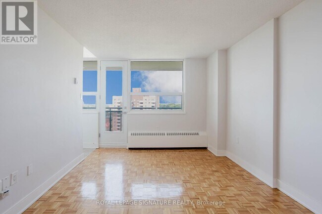 Photo du bâtiment - 1500-1500 Bathurst St
