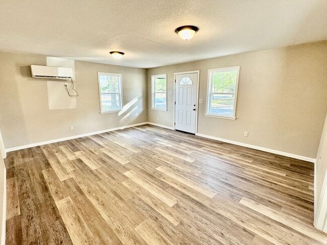 Building Photo - 1001 D St NW