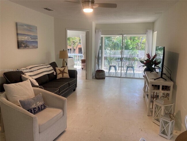 Foto del edificio - 9859 Leeward Ave