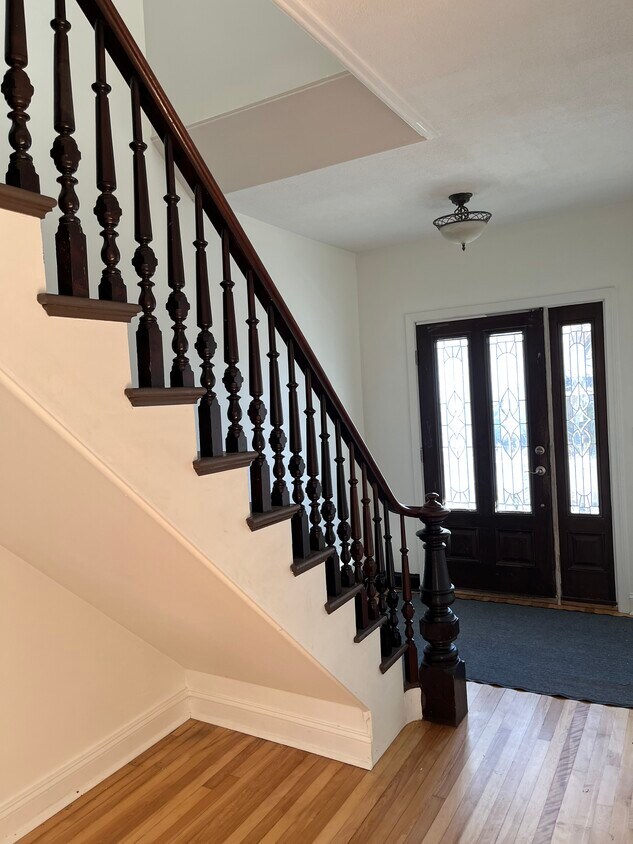 Stairwell 1st floor - 9 Beacon St