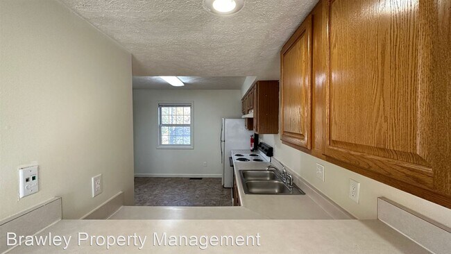Building Photo - 3 br, 2.5 bath House - 723 E. Sherwood Hil...
