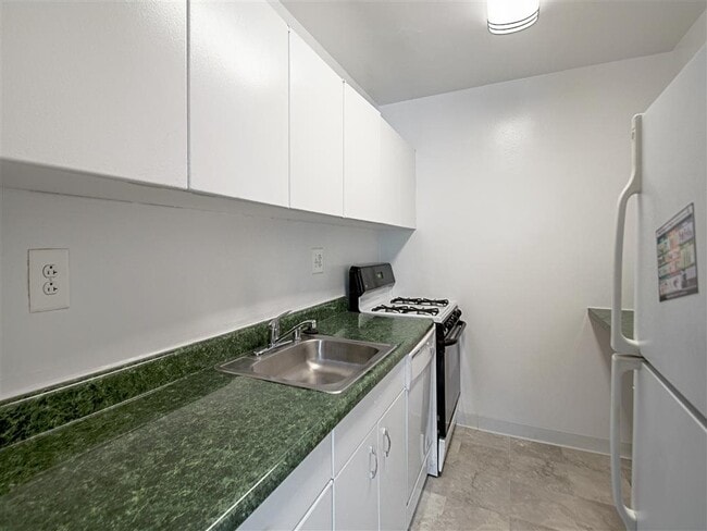 Building Photo - Shawnee Apartments
