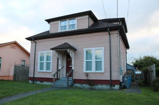 Building Photo - Nicely updated 3 / 1 house, washer / dryer...