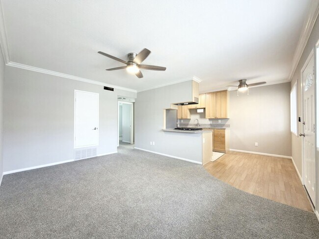 Foto del edificio - One Block to the Beach in South O!