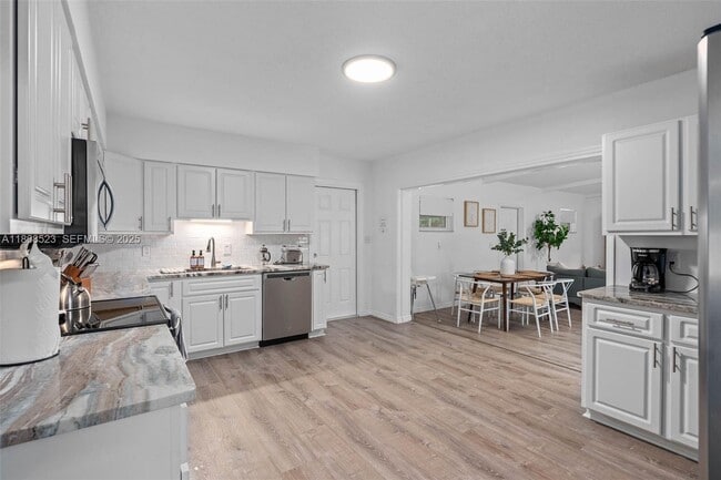 Building Photo - 4255 Wee St