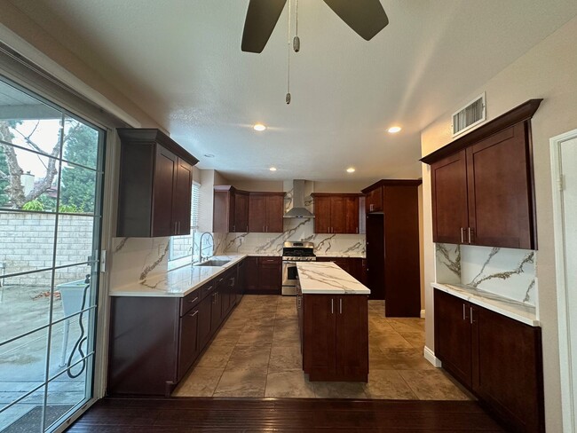 Building Photo - Stunning  Simi Valley 4 +2.5  (expanded Pr...