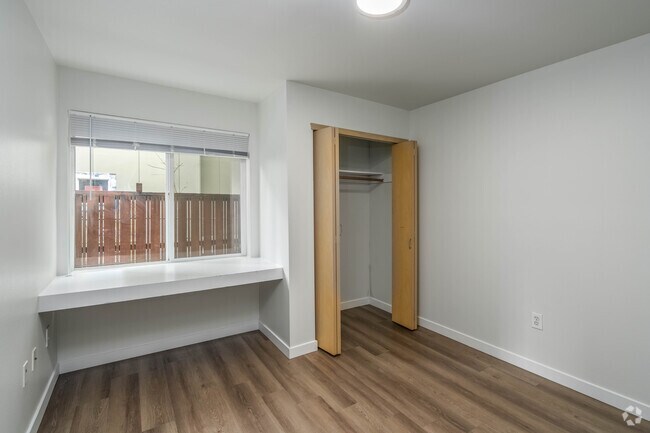 Estudio - 180 pies cuadrados - Sala de estar - Husky Court Apartments