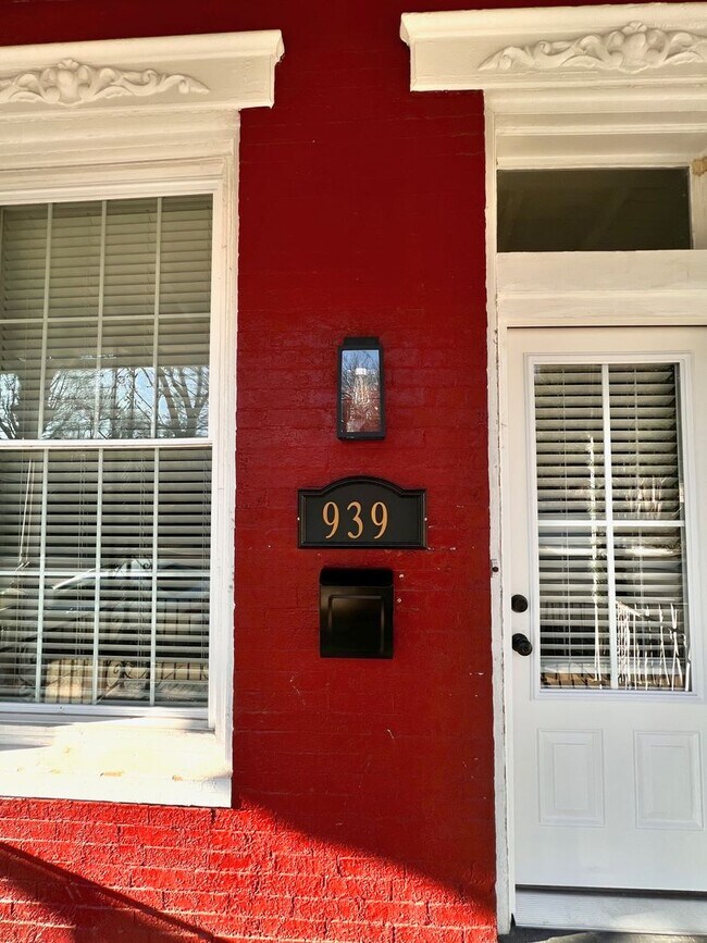 Foto del edificio - Modern Townhome 2bd/1ba