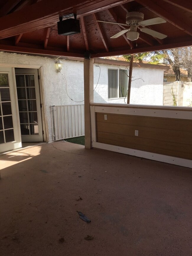 Foto del edificio - 913 Shadow Mountain Pl