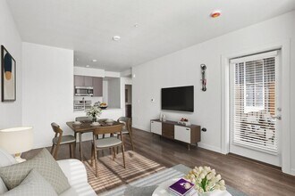 Building Photo - Meadowlark at Fairview