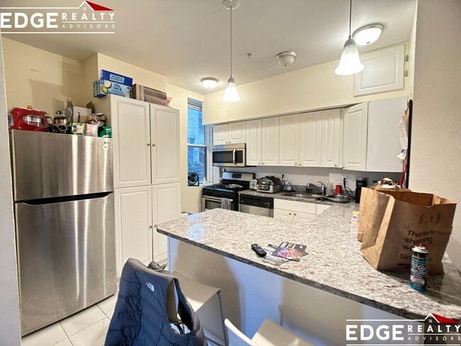 Building Photo - 2005 Commonwealth Ave