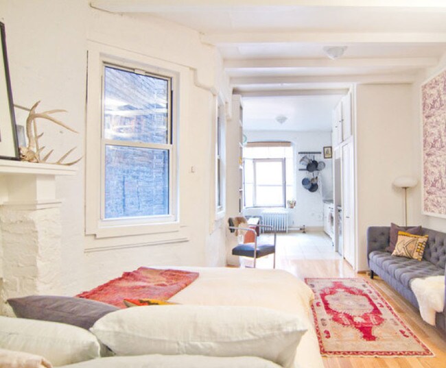 Building Photo - 377 Broome St