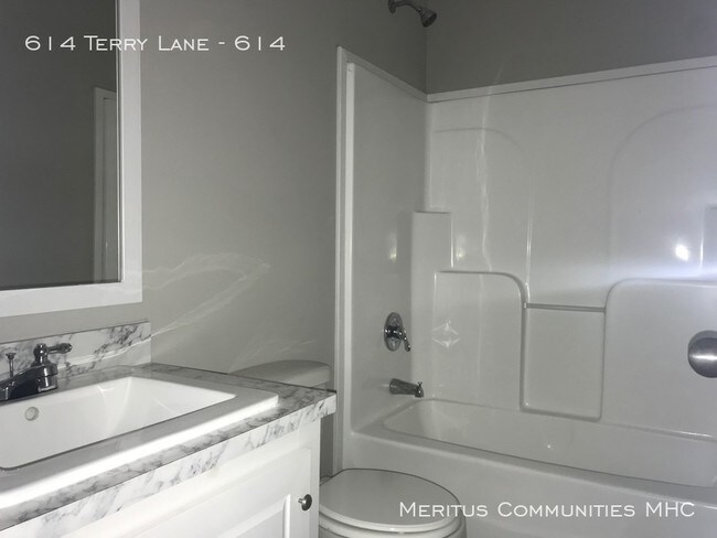 Building Photo - 614 Terry Ln