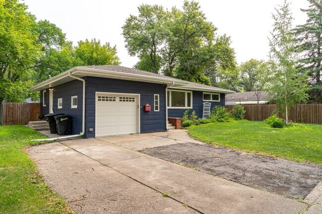 Building Photo - Beautiful Single Family Home