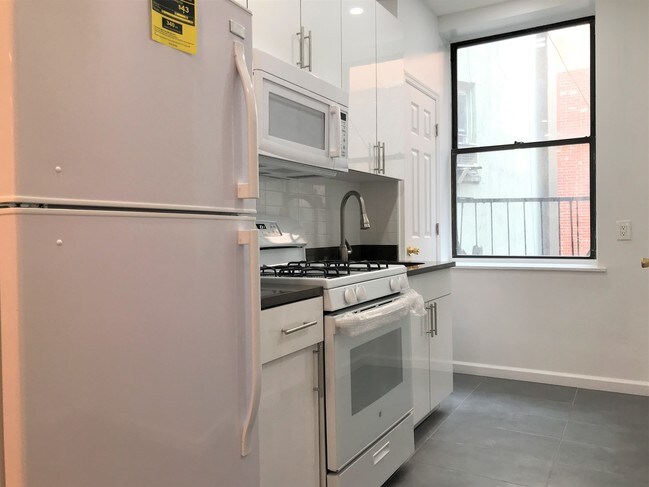 Building Photo - 81 Mott St