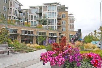 Building Photo - 211 Kirkland Ave