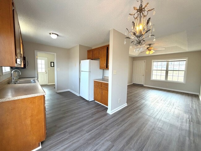 Building Photo - 935 Lindsey Dr