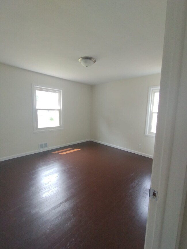Foto del edificio - 3215 Montrose Ave